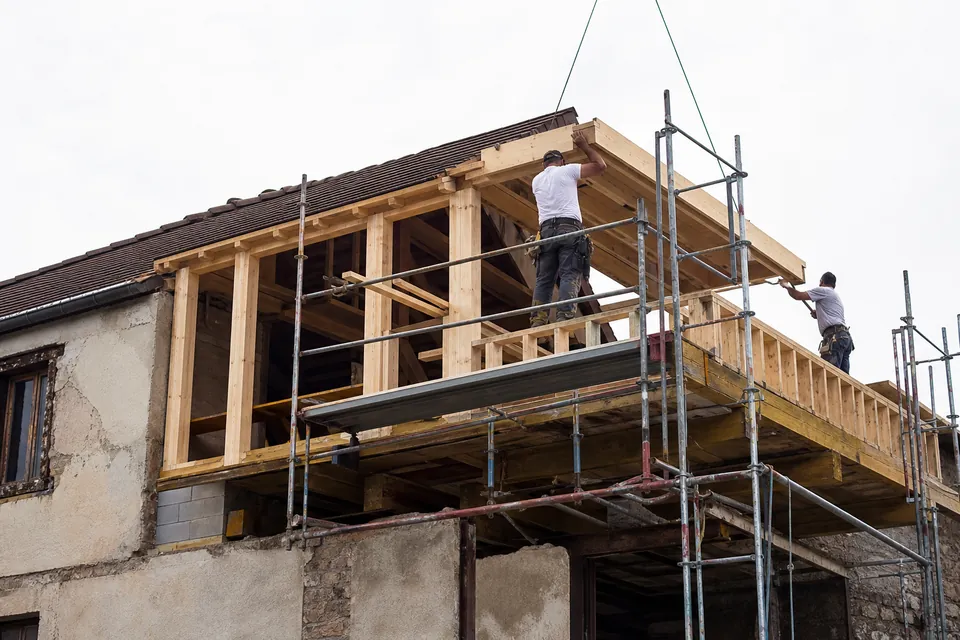 Extension et surélévation de maison en Île-de-France